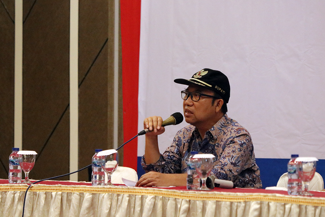 Bupati Banyumas Ir. Ahmad Husein, Memberikan Pengarahan