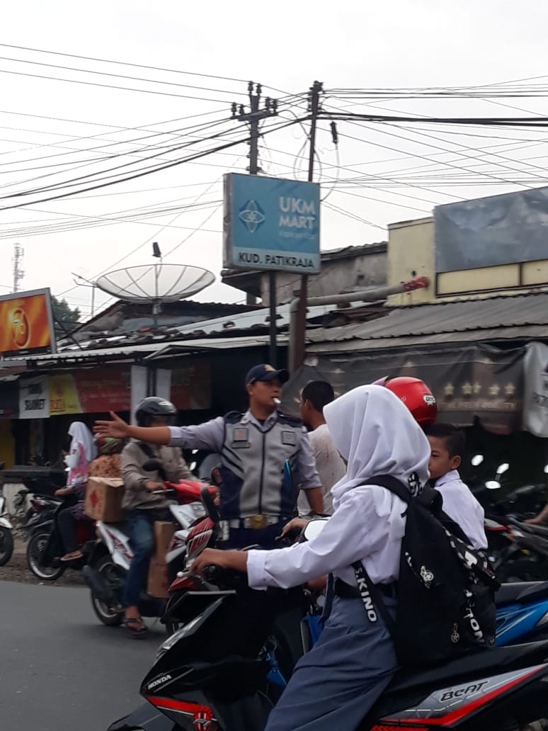 Tugas Penertiban Lalu Lintas Rutin Dilaksanakan Setiap Pagi di Area Rawat Kemacetan