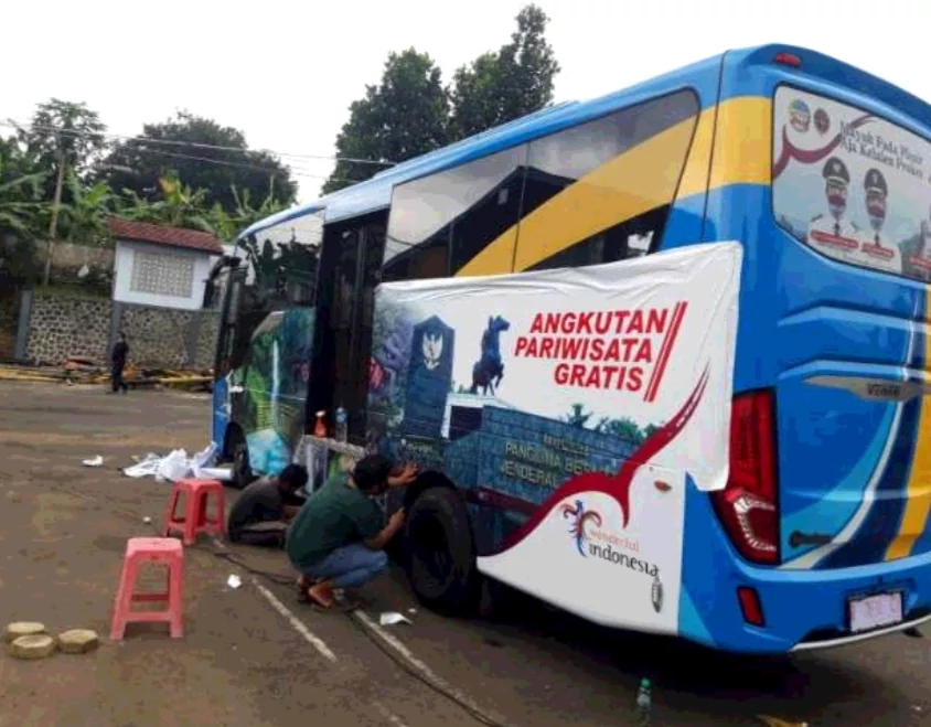 Pemerintah Kabupaten (Pemkab) Banyumas melalui Dinas Perhubungan (Dinhub) Banyumas rencanakan program bus pariwisata gratis yang akan beroperasi pada libur atau hari Sabtu, Minggu dan tanggal merah