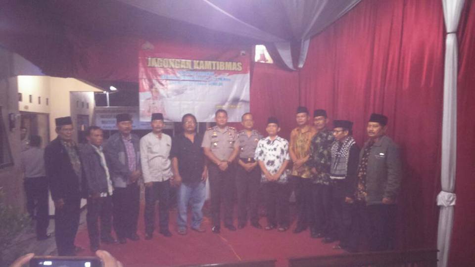 Kapolres foto bersama Forkompincam, Kades, Tokoh Masyarakat dan anggota DPRD