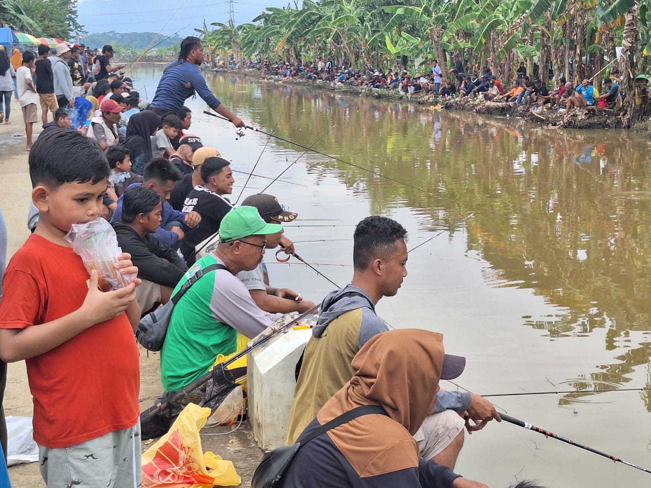 Ribuan Peserta Meriahkan Lomba Mancing Desa Karanggedang