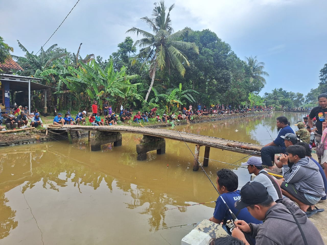 Ribuan Peserta Meriahkan Lomba Mancing Desa Karanggedang