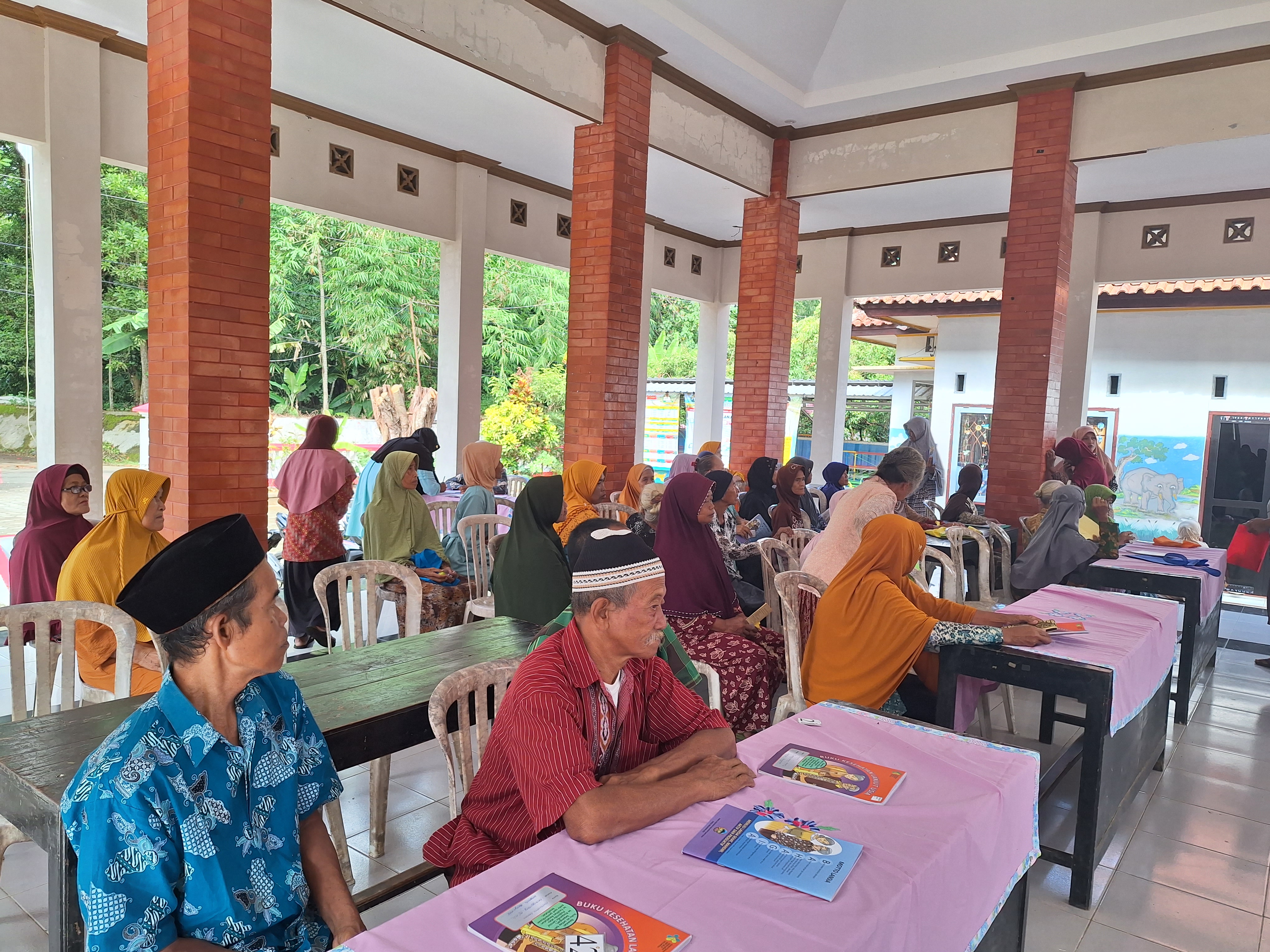 Pantau Kesehatan Lansia Selama Bulan Ramadhan