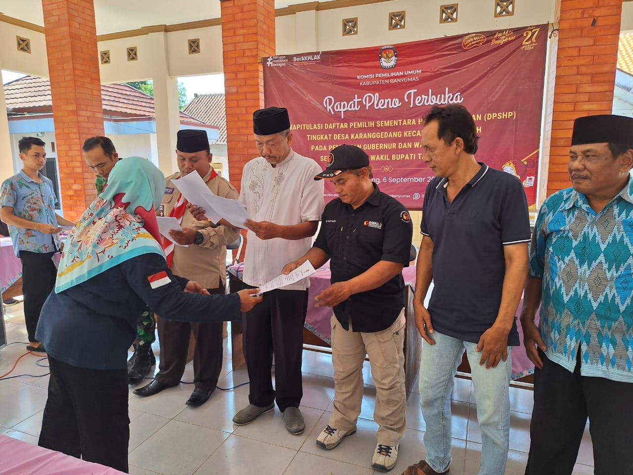 Tahapan Pilkada 2024 : Rapat Pleno Terbuka Rekapitulasi DPSHP Tingkat Desa Karanggedang