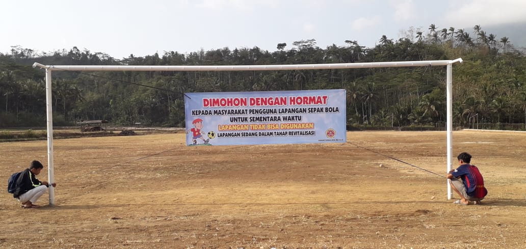 renovasi lapangan sepak bola