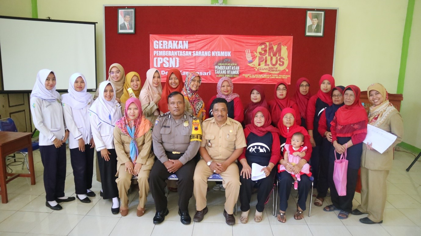 Foto Bersama - Staf Puskesmas & Kepala Desa, Perangkat, Kader