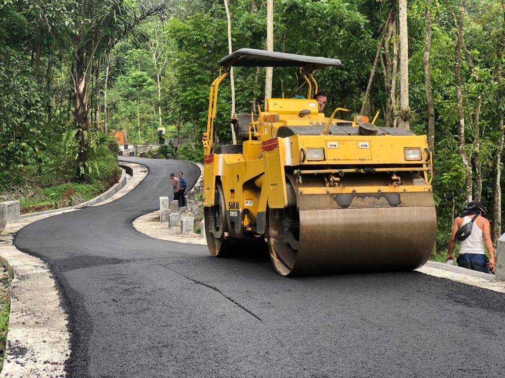 Pekerjaan Peningkatan Jalan Baseh - Peninis Kecamatan Kedungbanteng.