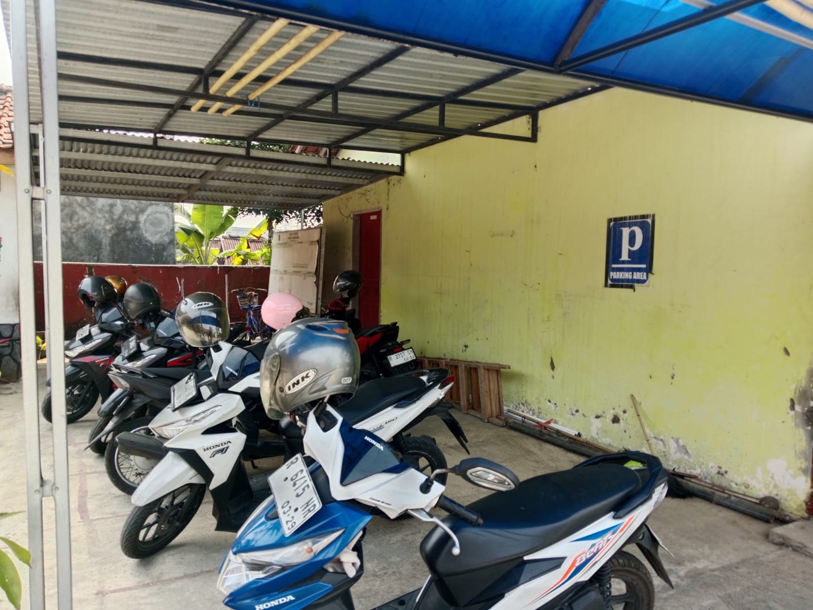 AREA PARKIR SDN 4 KARANGPUCUNG
