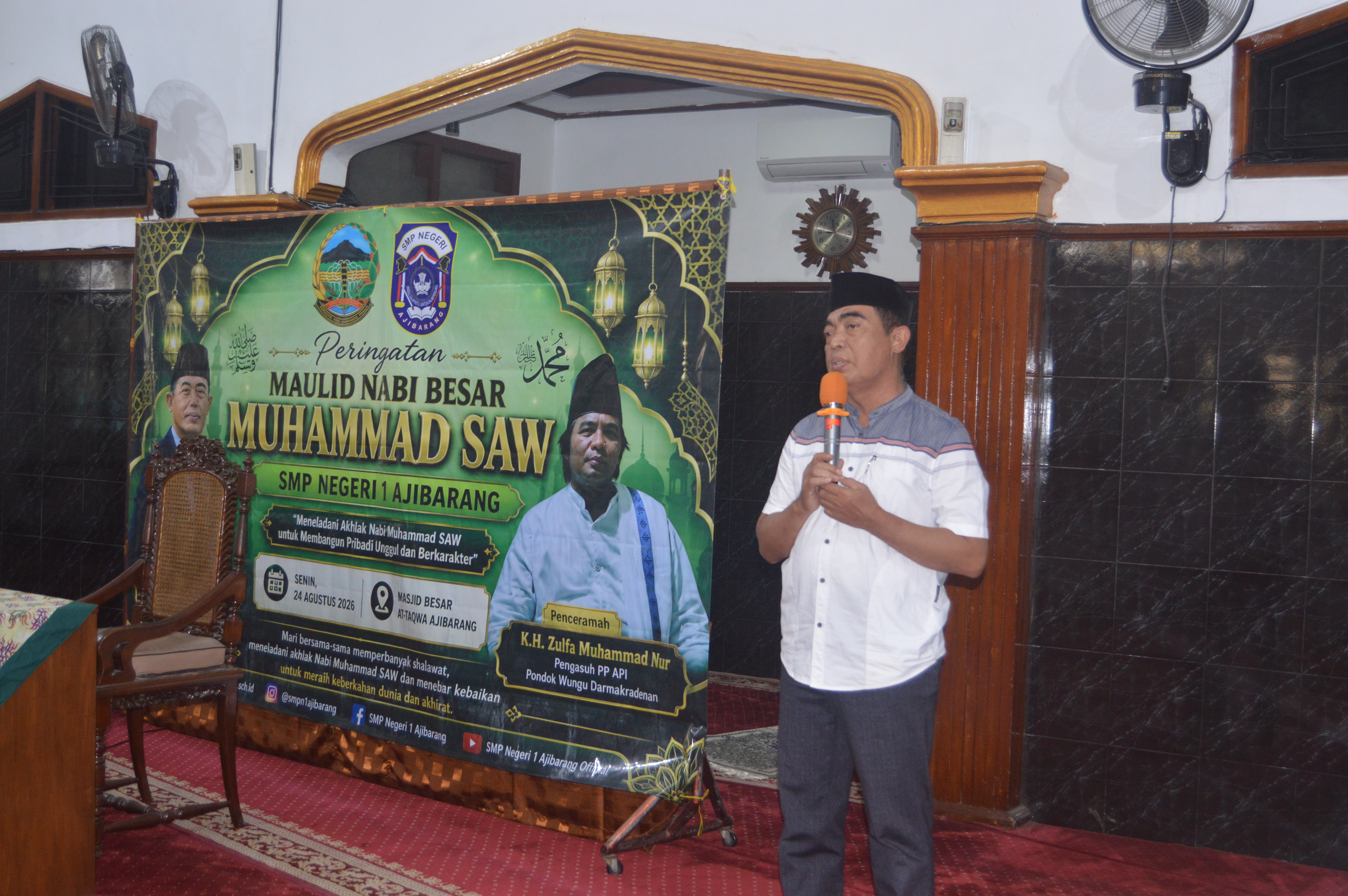 Bapak Suyatno, S.Pd., Kepala Sekolah memberikan sambutannya.
