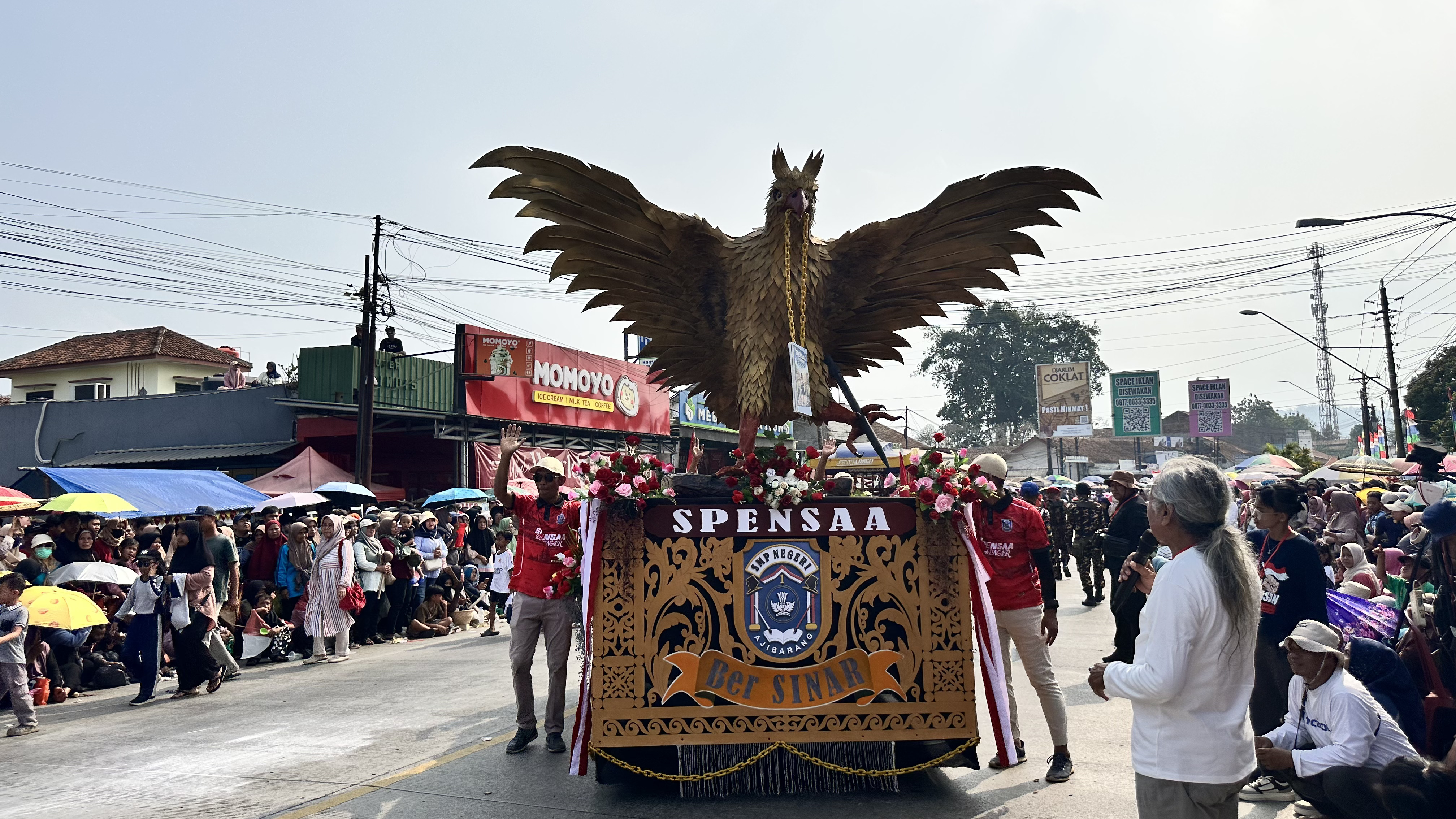 Maskot karnaval Spensaa berupa burung garuda "Adiwirya Spensaa"