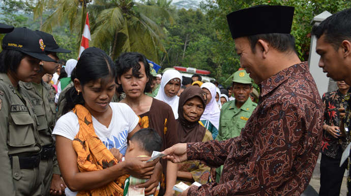 Ziarah Hari Jadi Bupati Bagi Rezeki