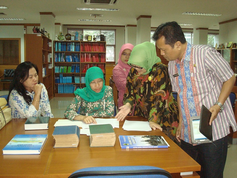 Penelusuran Arsip Banyumas di Arsip Nasional RI