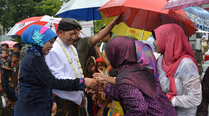 Meski Hujan, Kirab Pusaka Banyumas Meriah