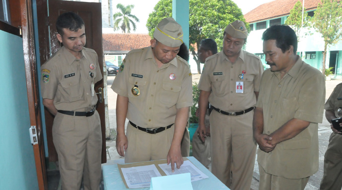 Bupati dan Wabup Pantau UN SMP