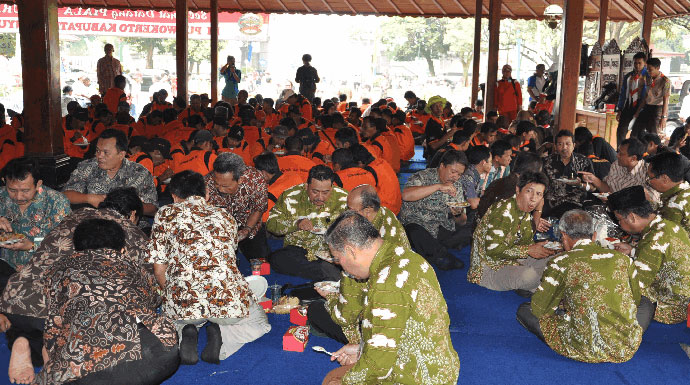 Syukuran Adipura, Bupati Makan Bersama Petugas Kebersihan