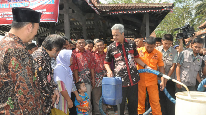 Gubernur Jateng Bantu 15.000 Liter Air Bersih 