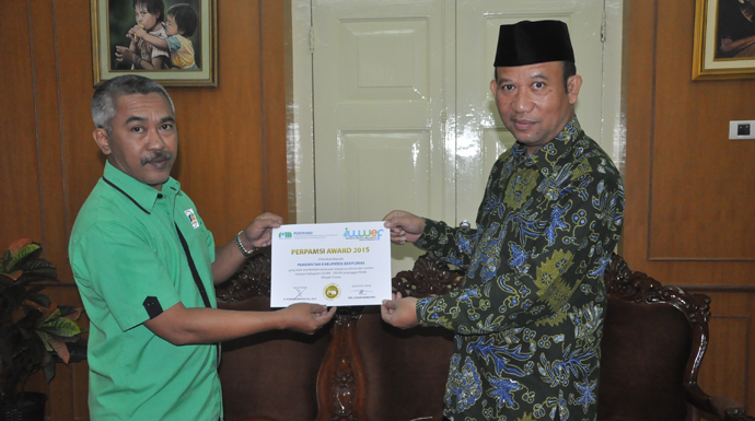 PDAM Tirta Satria Banyumas Terima Penghargaan PERPAMSI AWARD