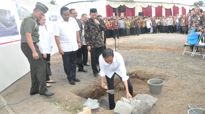 Presiden Jokowi Launching 1000 Pasar Rakyat 2015 di Purwokerto