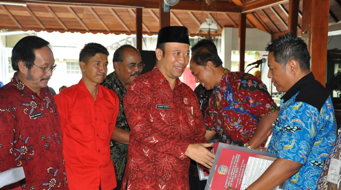 Bupati Serahkan DPA 2016