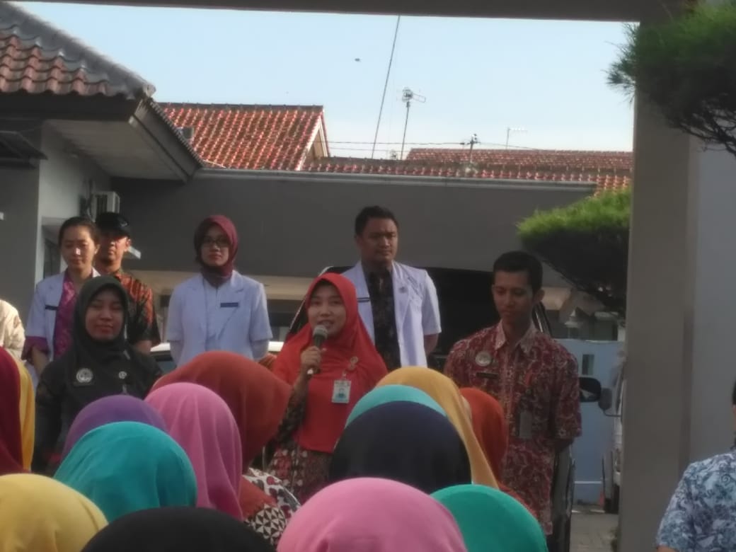 TIM IPCN MELAKUKAN EDUKASI LIMBAH, ETIKA BATUK DAN HAND HYEGIEN 