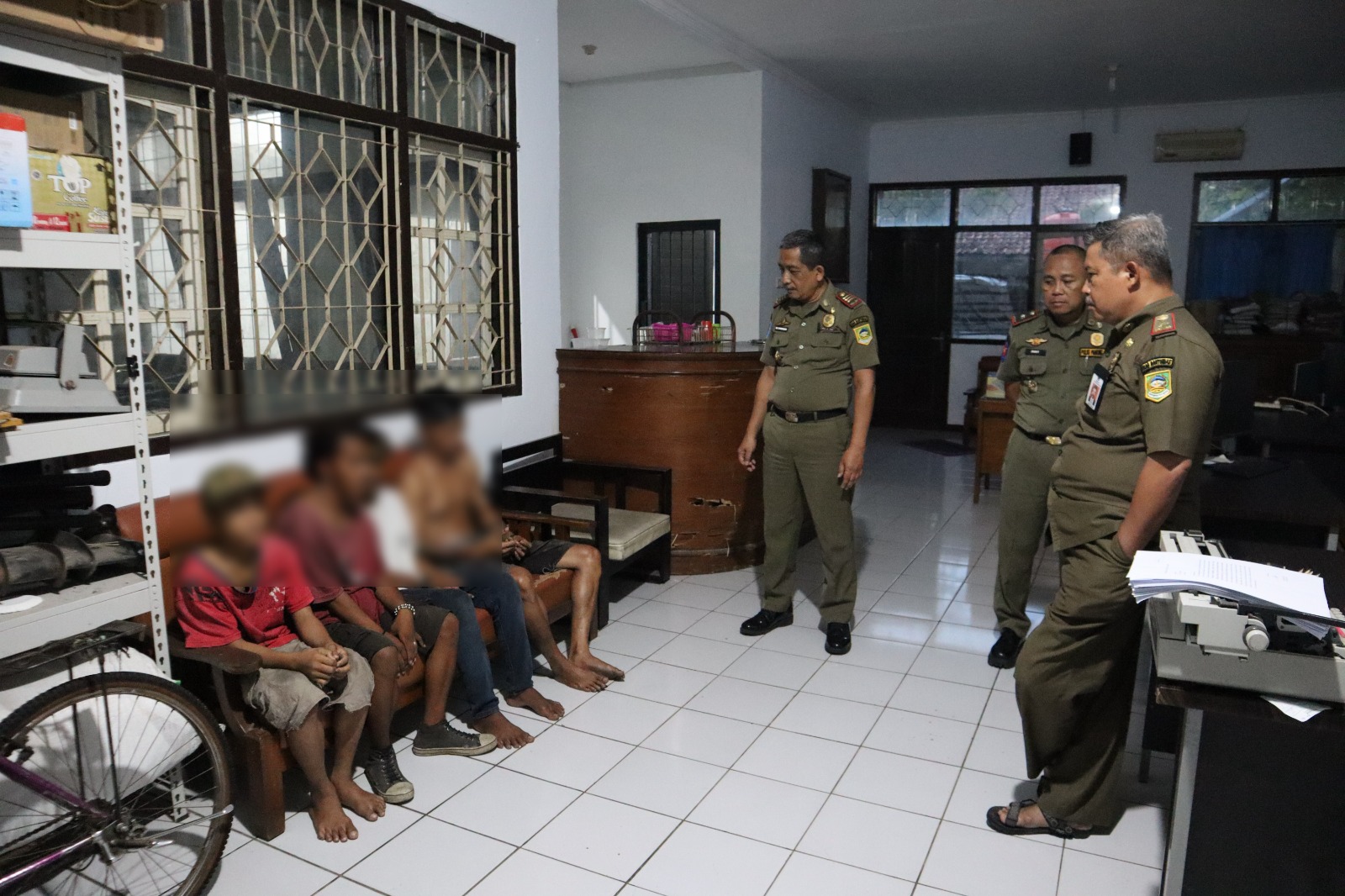 Pembinaan Kepada Anak Punk dan Pengamen yang Tertangkap Tim Patroli Satpol PP Kabupaten Banyumas