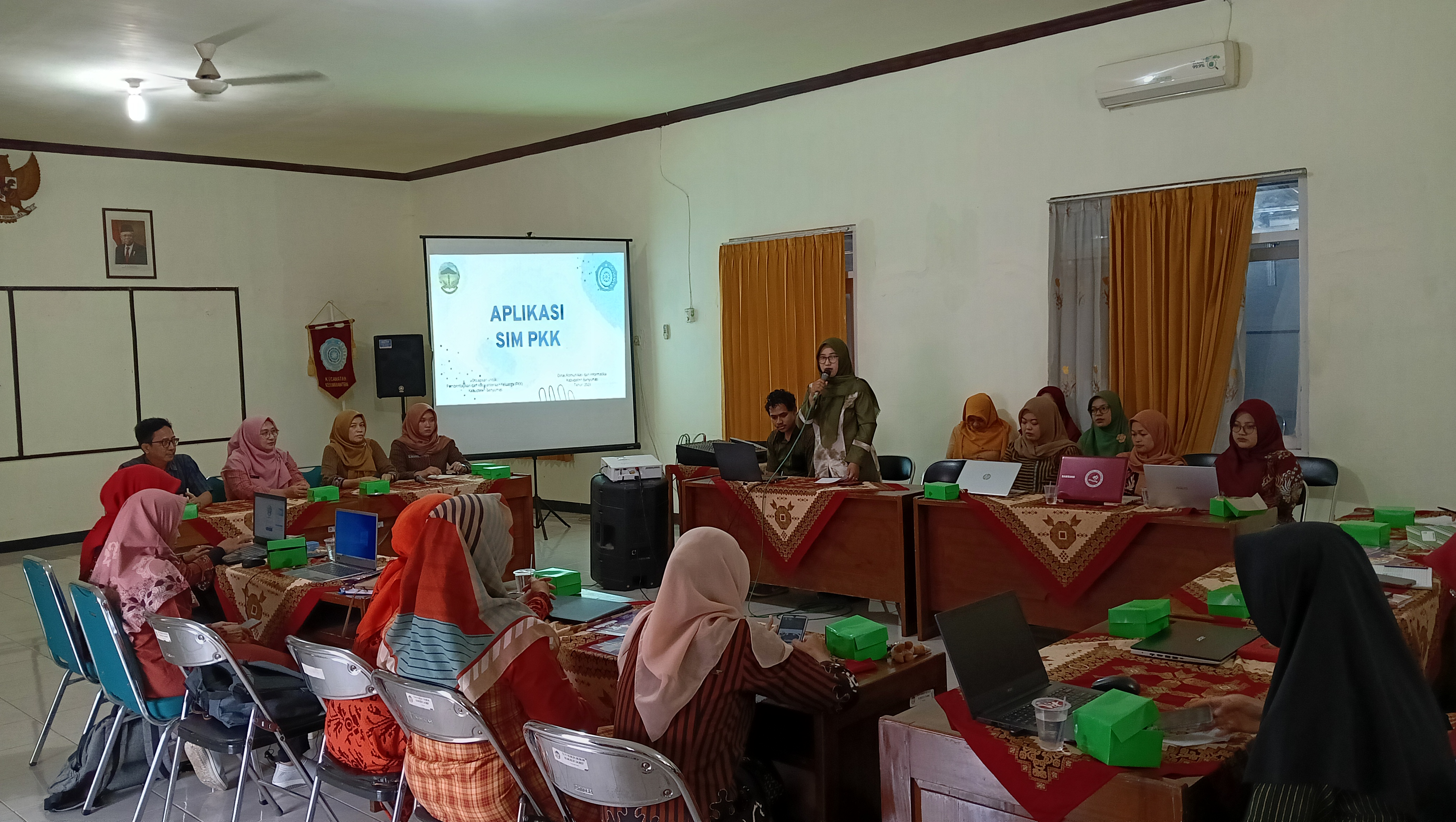 Bimtek Pelayanan Informasi Publik Bagi TP PKK Kecamatan Kedungbanteng