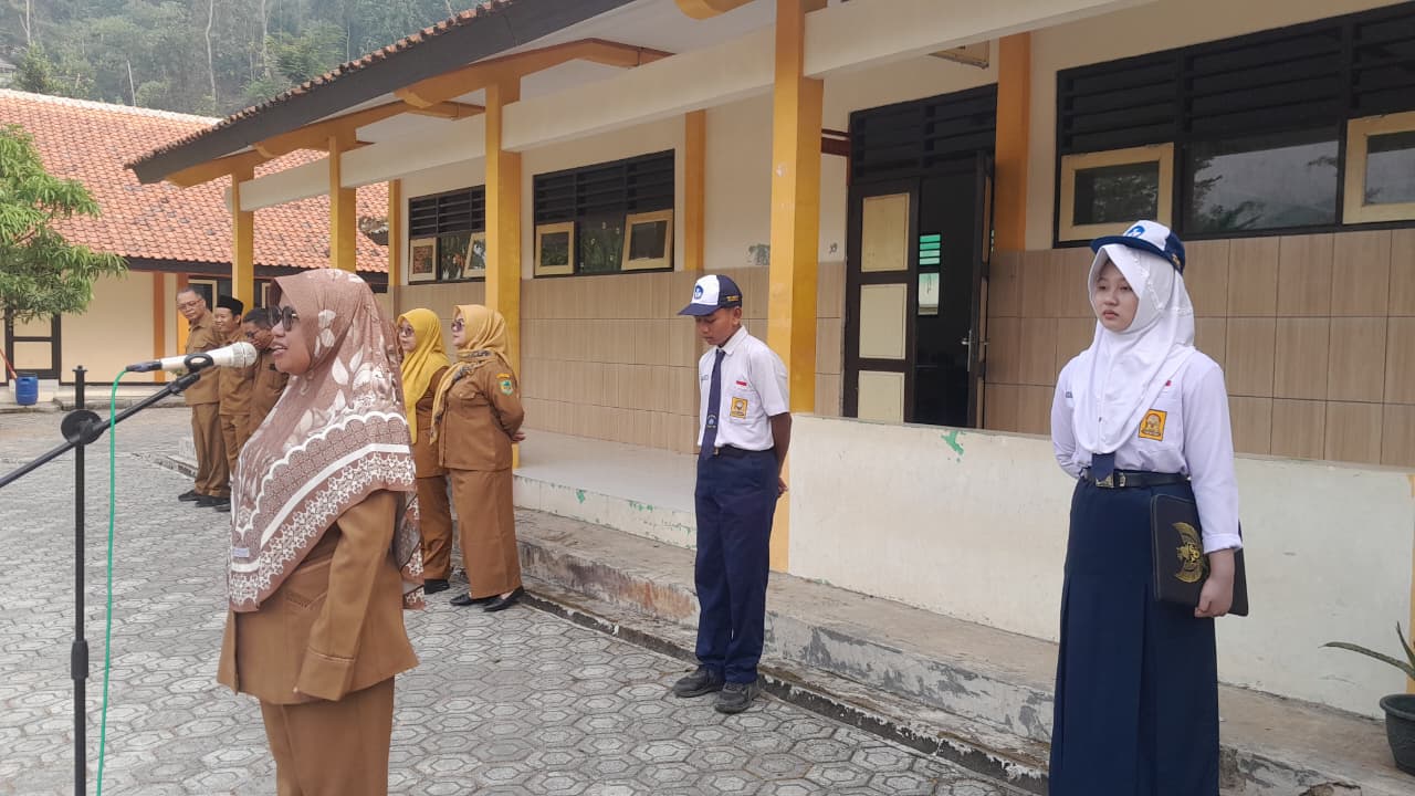 Upacara Bendera Senin Pagi Tanamkan Nilai Kedisiplinan dan Semangat Menyambut Bulan Kemerdekaan