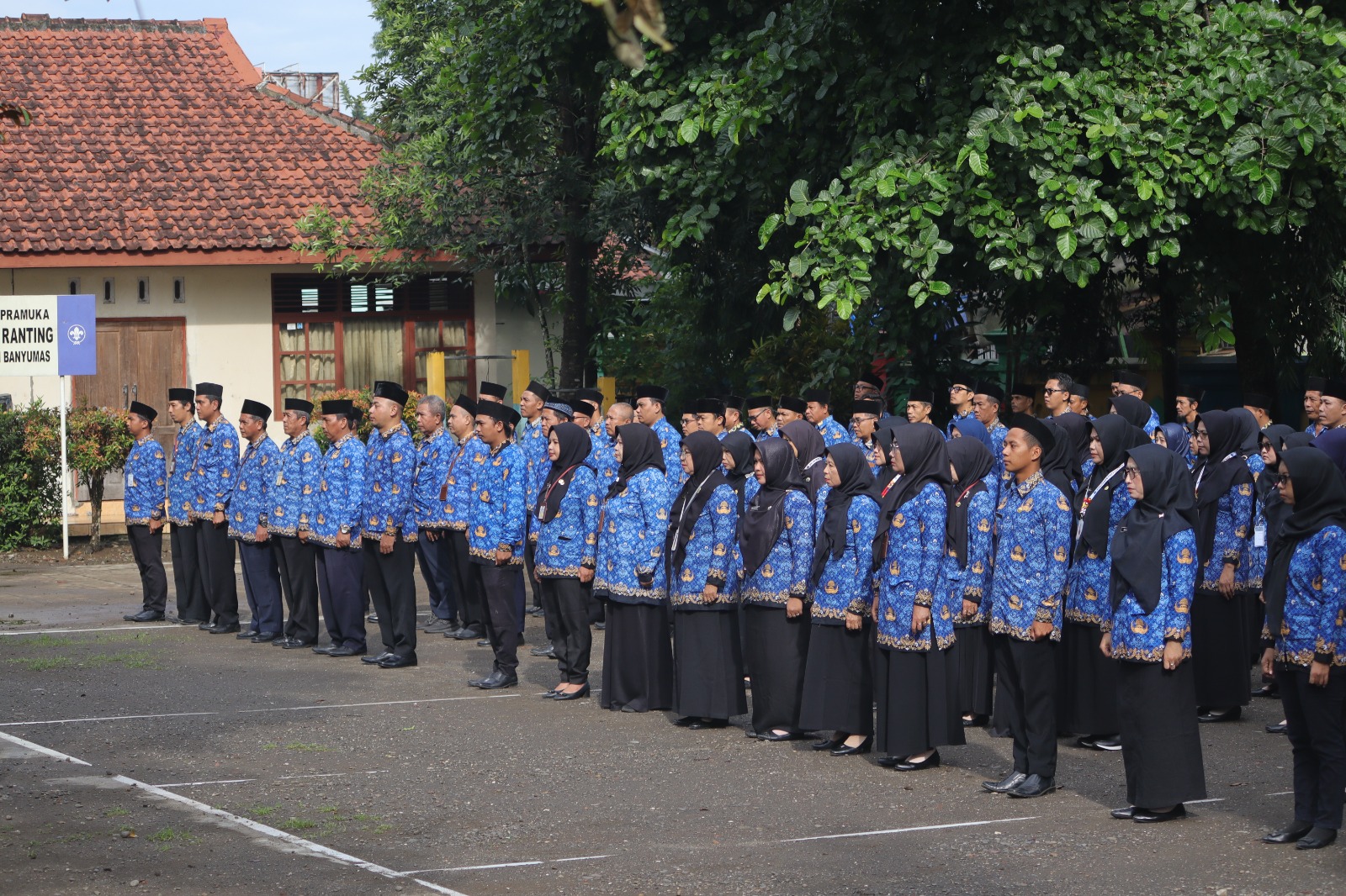 Upacara Bendera dalam rangka HUT ke 53 KORPRI Tahun 2024 Tingkat Kecamatan Banyumas