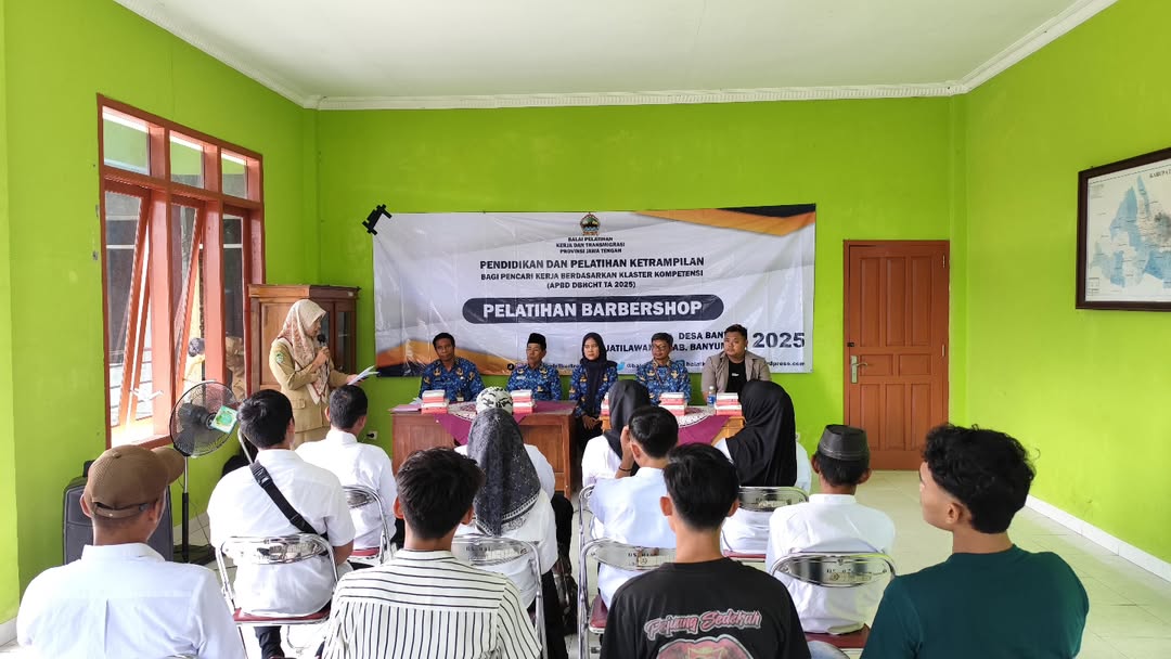 16 Peserta Asah Keterampilan: Pelatihan Barbershop Dimulai di Desa Bantar