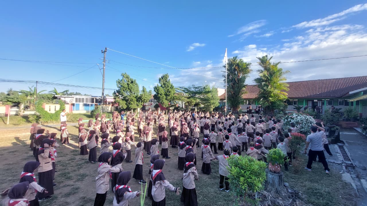 Semangat Sehat dan Ceria! SD Negeri 1 Karanggintung Rutin Gelar Senam Pagi Setiap Rabu dan Jumat