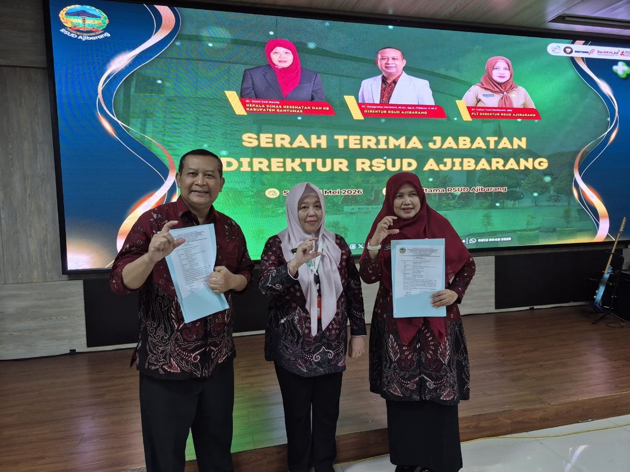 Estafet Kepemimpinan RSUD Ajibarang: dr. Noegroho Harbani, M.Sc.,Sp.S. Serahkan Jabatan  Direktur kepada Plt Direktur dr. Catur Yuni Muliatsih, MM