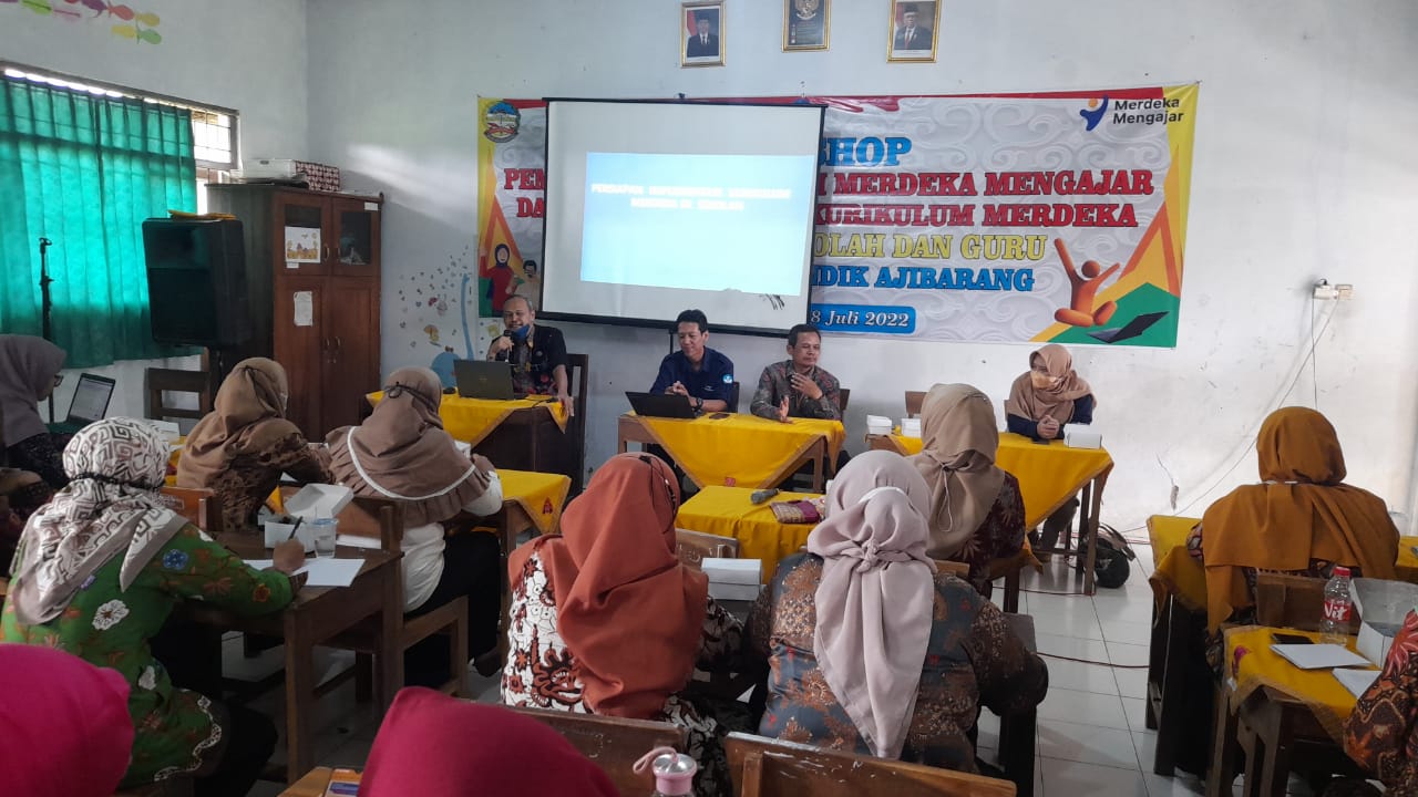 Guru dan Kepala Sekolah Ajibarang ikuti Workshop Pemanfaatan Platform Merdeka Mengajar Dalam Implementasi Kurikulum Merdeka