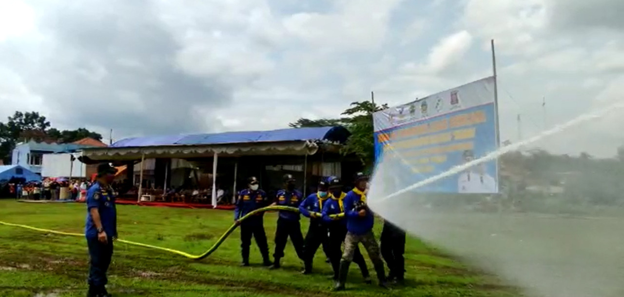 Simulasi Penanggulangan Kebakaran Dalam Rangka Pembentukan Kampung Siaga Bencana "SINGARANA" oleh Kemensos RI