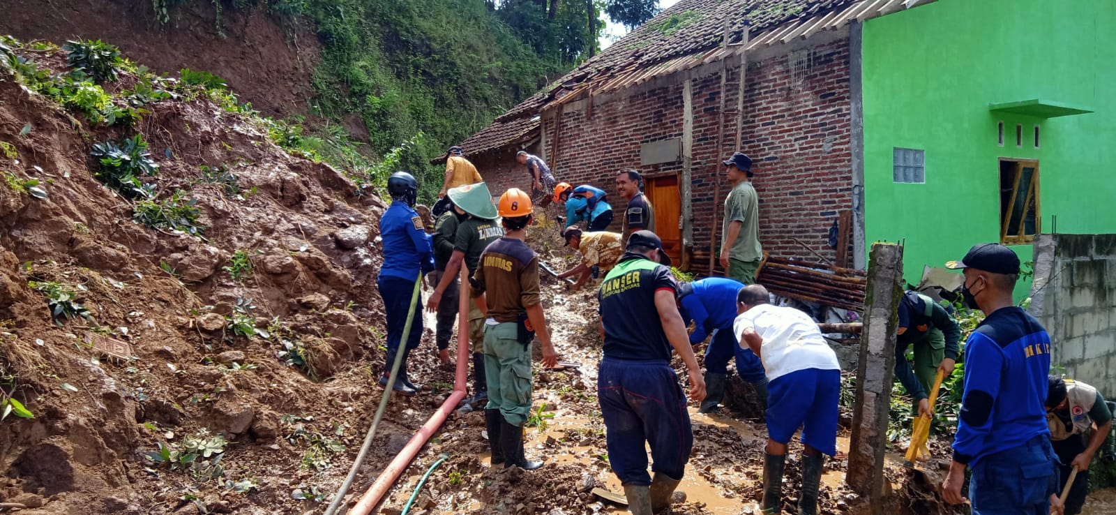 Sinergi Penanganan Tanah Longsor di Desa Ciberung, Kecamatan Ajibarang