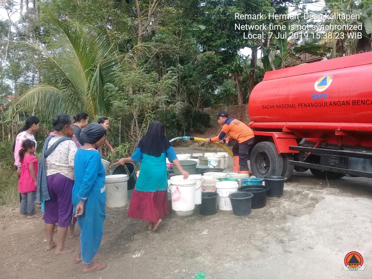 PENGIRIMAN BANTUAN AIR BERSIH KE DESA KEKERINGAN