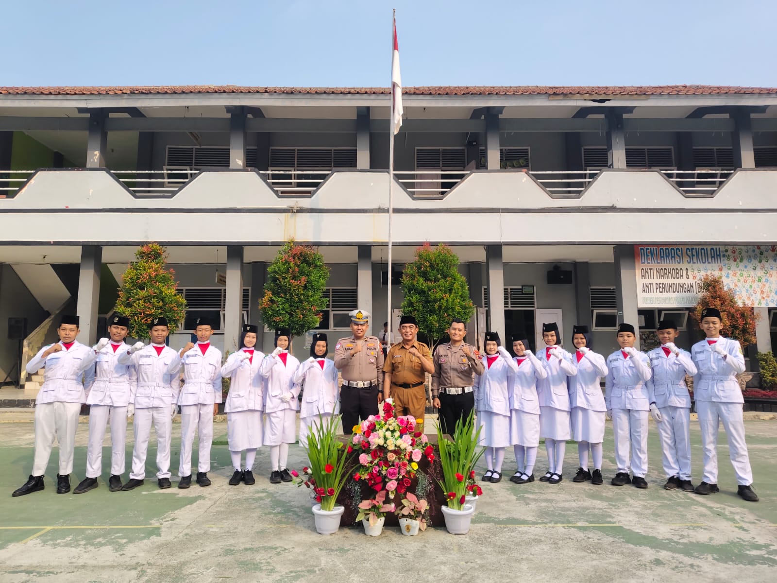 POLICE GOES TO SCHOOL
