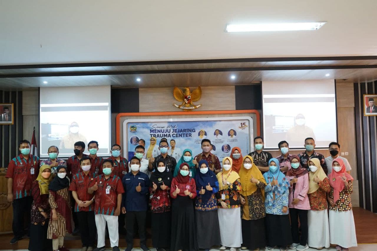 SEMINAR MEDIS & KEPERAWATAN II MENUJU JEJARING TRAUMA CENTER II HUT RSUD KE 15