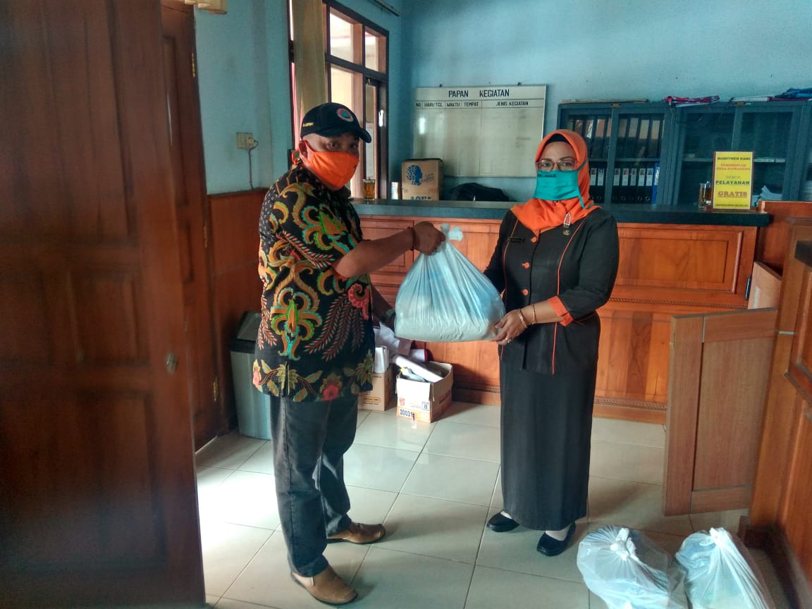 Pengiriman Sembako Untuk Keluarga ODP Desa Randegan Wangon 