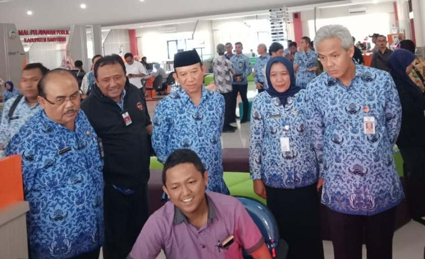 Gubernur Jawa Tengah Bapak Ganjar Pranowo melakukan Kunjungan Kerja ke  Mal Pelayanan Publik Kabupaten Banyumas