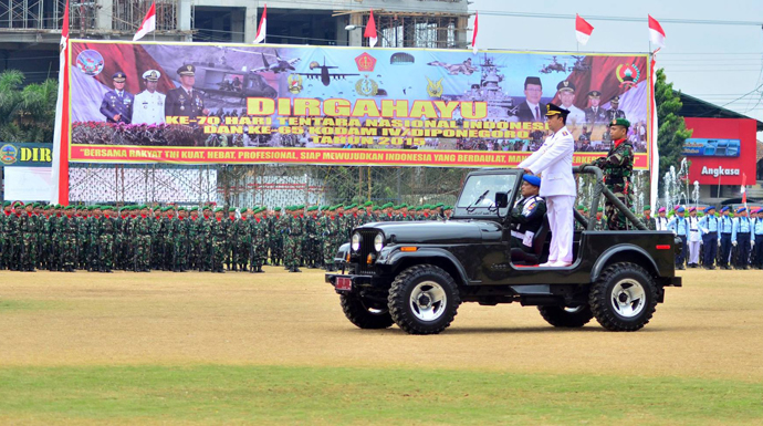 Bupati Banyumas Pimpin Upacara HUT TNI Ke-70