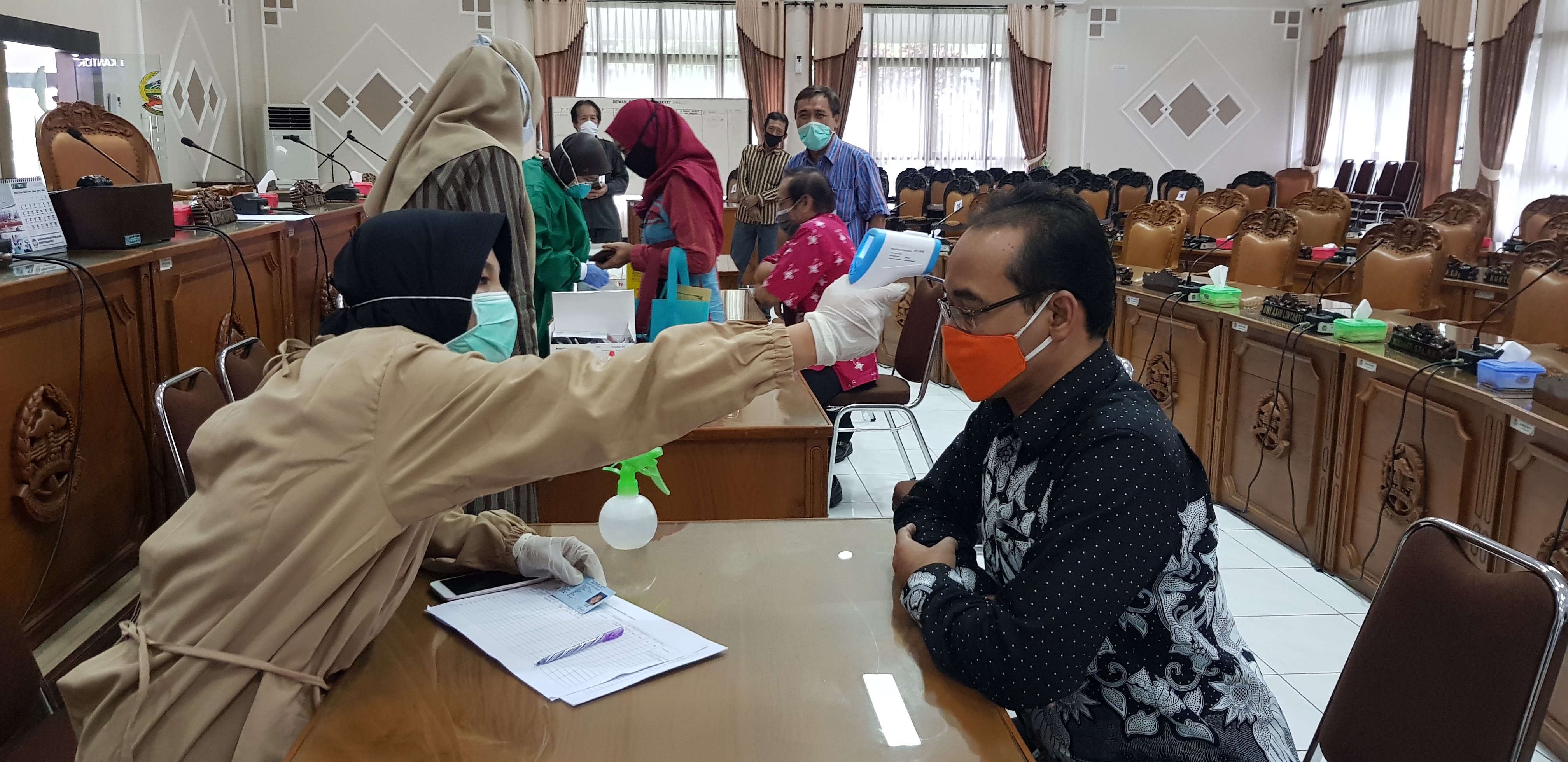 Pimpinan dan Anggota DPRD  Kabupaten Banyumas Beserta  Pejabat Struktural Sekretariat DPRD Kabupaten Banyumas Jalani  Rapid Test