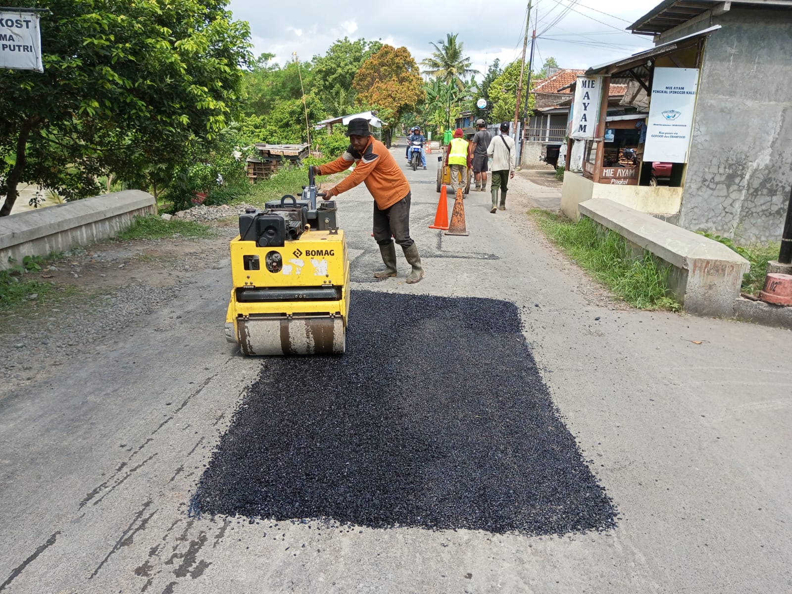 Pemeliharaan Rutin Tim Reaksi Cepat Ruas Jalan Tam