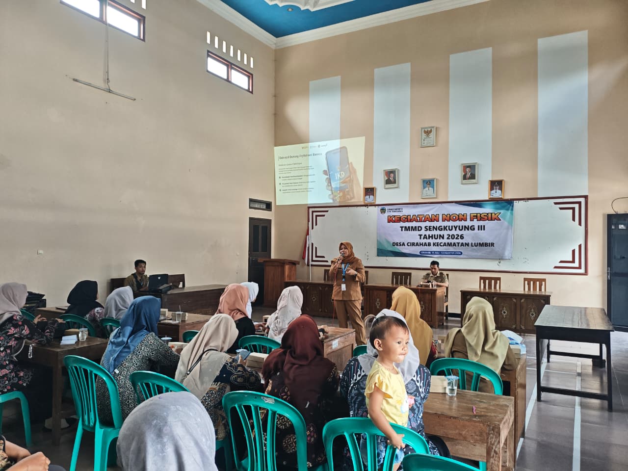 Dinkominfo Sosialisasikan Perlinsos Digital dalam Kegiatan Non Fisik TMMD Sengkuyung III di Desa Cirahab