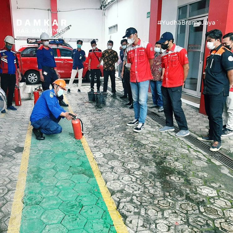 Pelatihan Penggunaan APAR PT. Telkom Witel Purwokerto