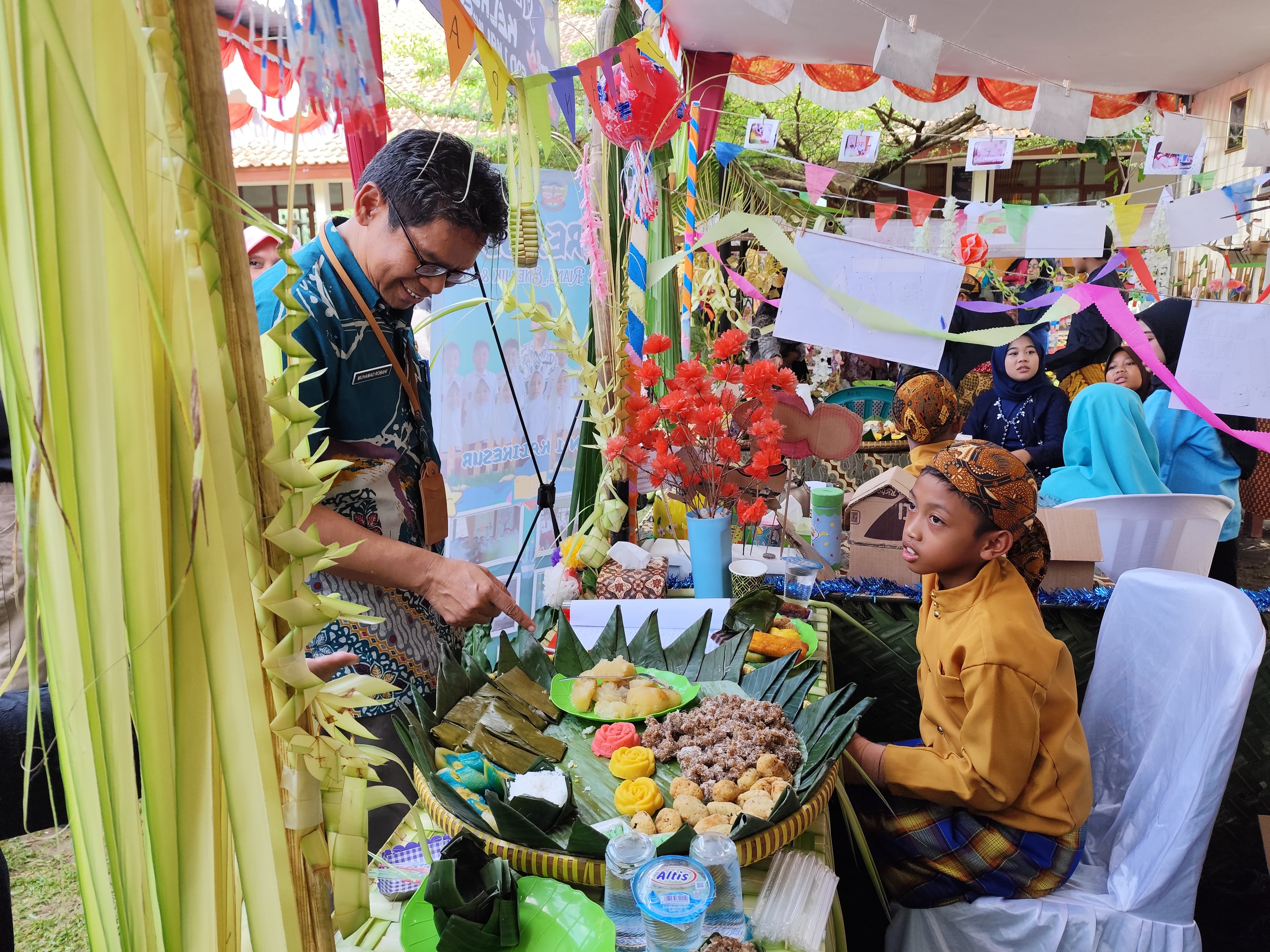 Kreatif! Pelepasan Siswa Kelas 6 SDN 1 Kalikesur Dimeriahkan dengan Gelar Karya P5