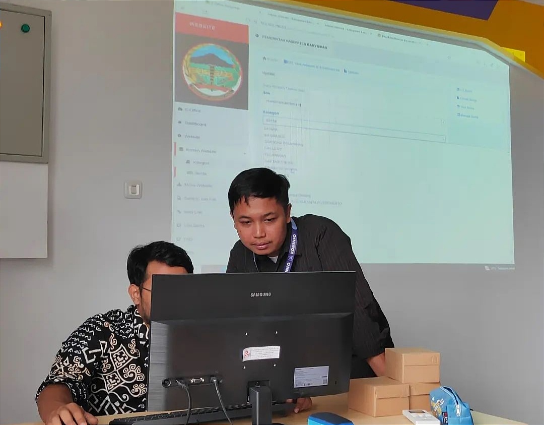 Pelatihan dan Sosialisasi Website Desa bagi Mahasiswa KKL Universitas Amikom Purwokerto: Bekal Mengelola Informasi Digital Desa