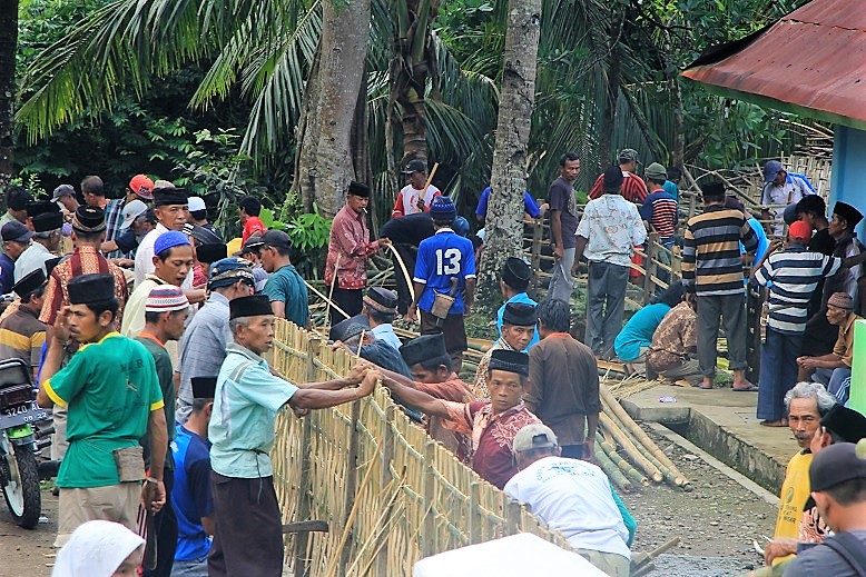 Jaro Rojab Di Kompleks Masjid Saka Tunggal Cikakak Wangon