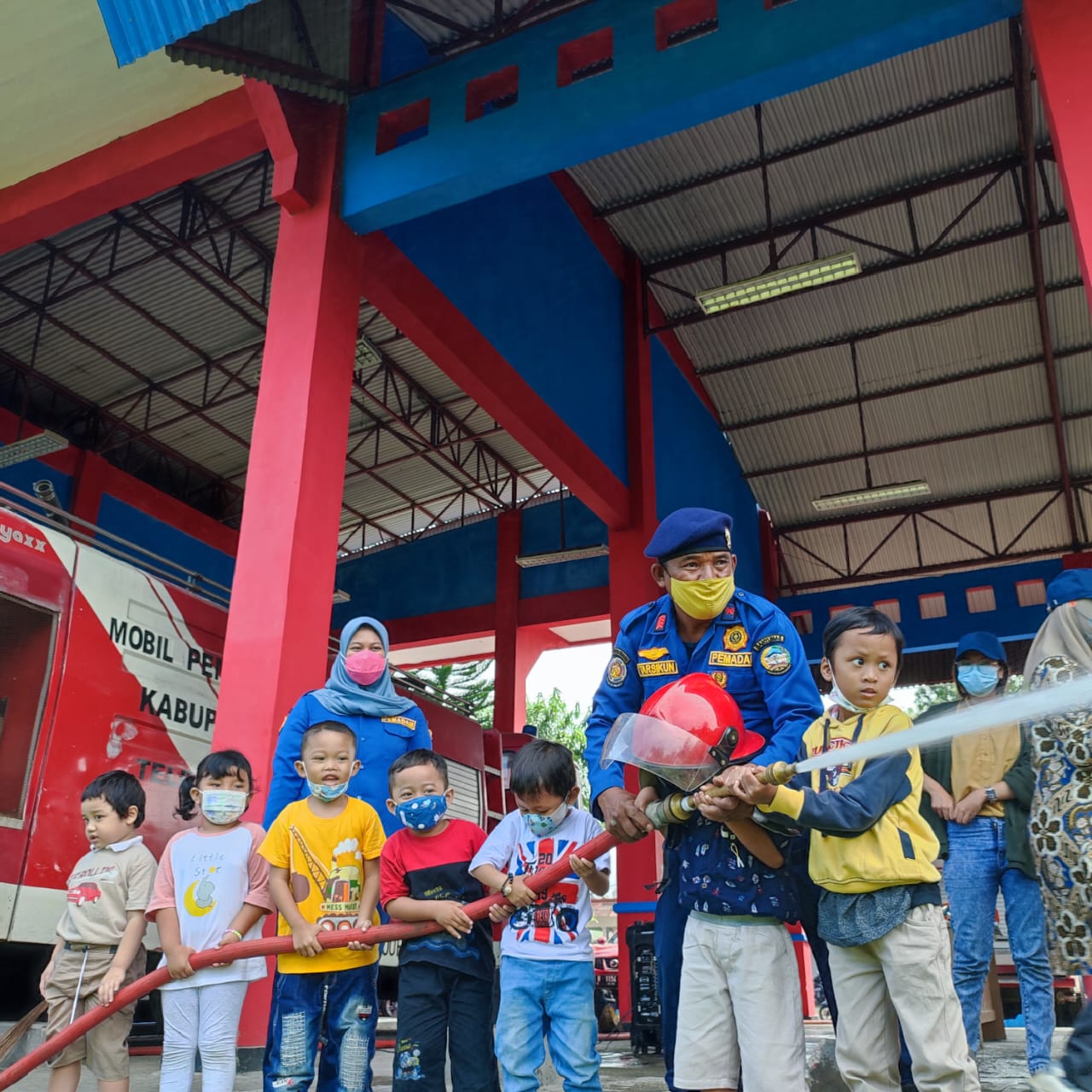 Kunjungan Belajar KB Putera Tunas Bangsa National Plus School ke Mako Induk Damkar Banyumas