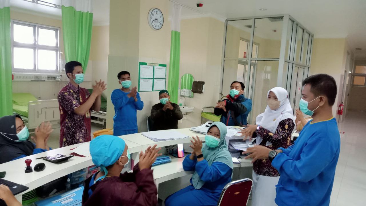 HAND HYGIENE CULTURE IN ICU, "5 MOMEN, 6 LANGKAH"