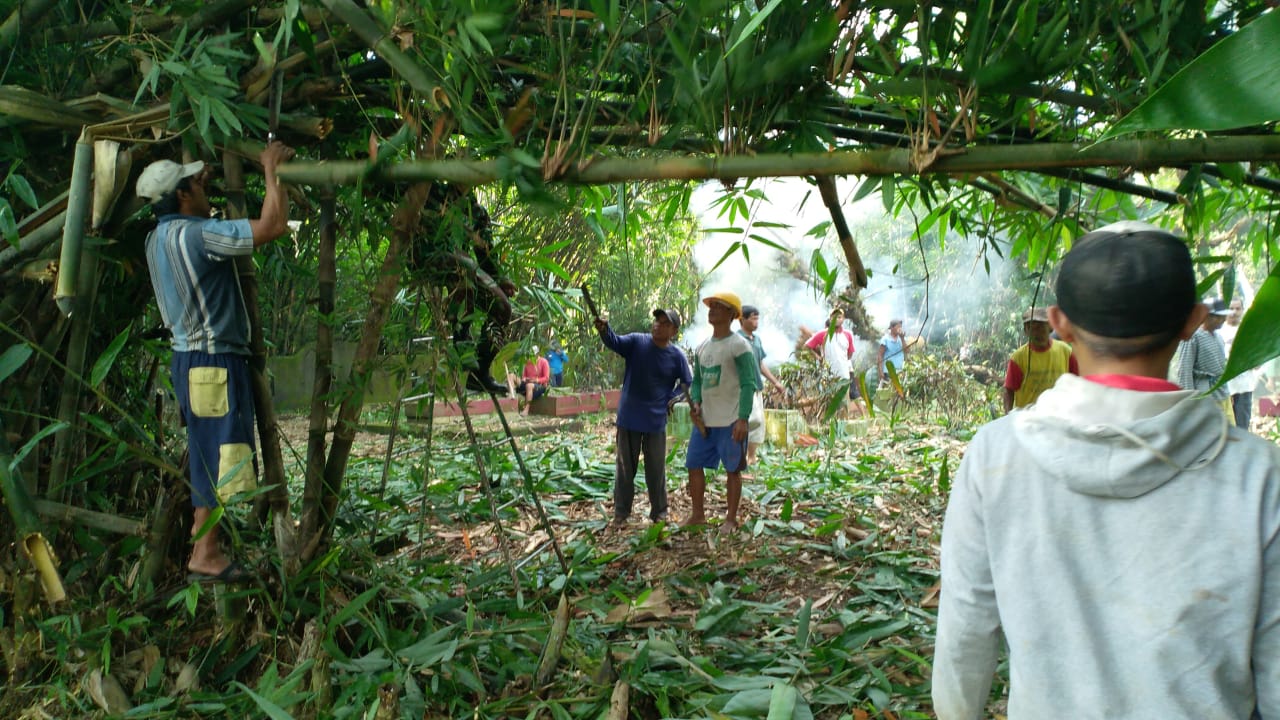 Kerja Bakti Pembersihan Makam desa Sokawera Kidul